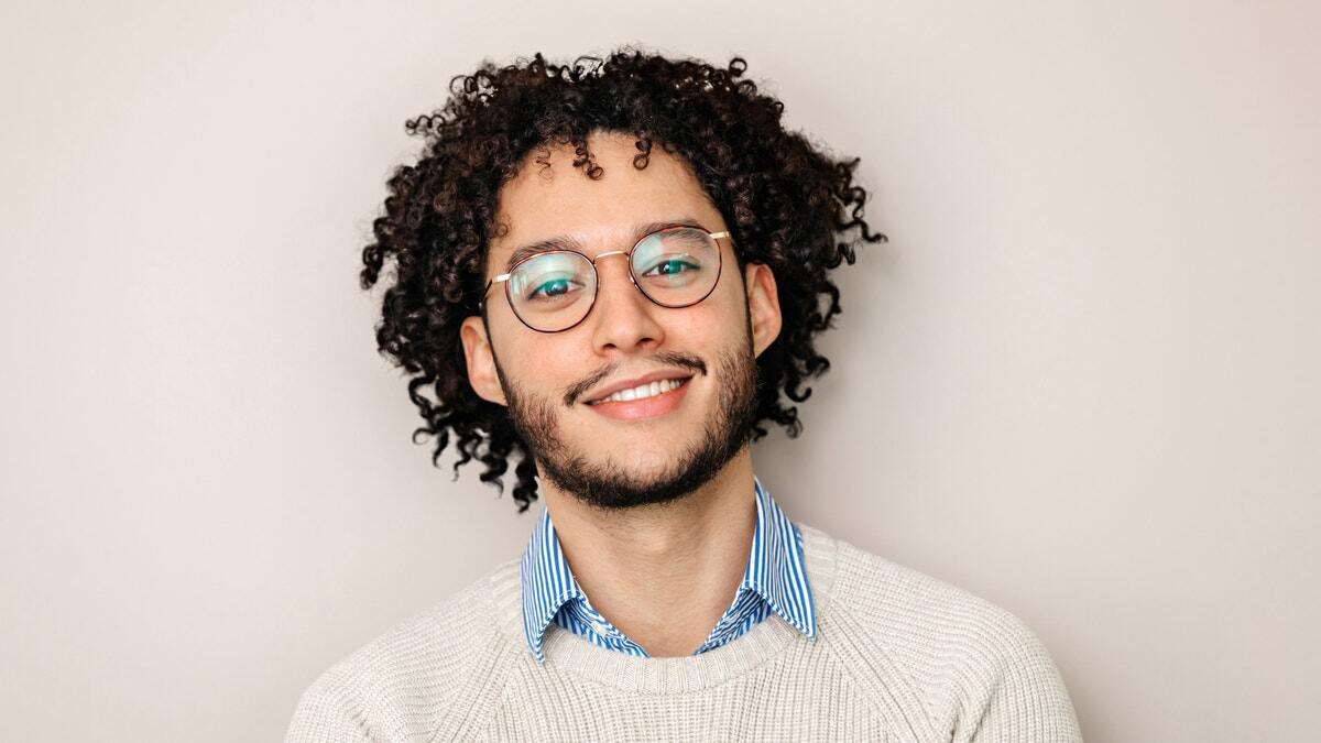 Portrait image of a smiling person